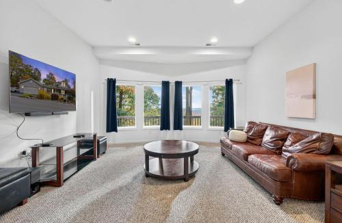 The Woods House | Mountain retreat w deck, game room & dog-friendly
