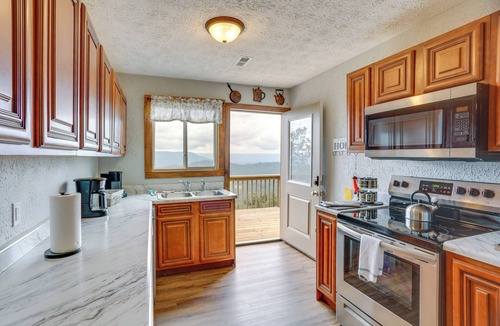 Flat Rock Apartment | Mountain Retreat w/Fire Pit in Flat Rock!