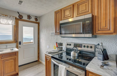 Flat Rock Apartment | Mountain Retreat w/Fire Pit in Flat Rock!