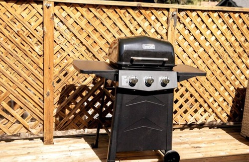 Ponderosa Trails House | Mountain Retreat w/Foosball/Game Table! Fireplace~Large Deck~Near Park~Dogs OK!
