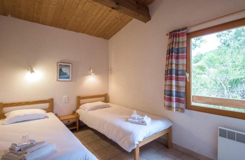 Quillan House | Mountain Retreat w Terrace