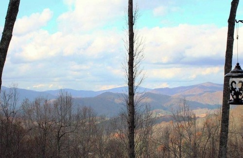Mountain Air Condo | Mountain Retreat With Great View and Calm Winds