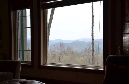 Mountain Air Condo | Mountain Retreat With Great View and Calm Winds