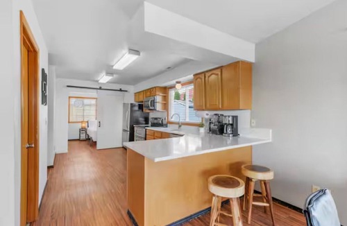 Northwest Portland Apartment | Mountain & River View ‧ Spacious ‧ Modern Home!