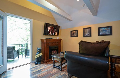 Gatlinburg Ski Chalet | Mountain Romance