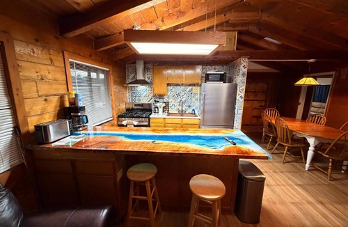 Timberon Cabin | Mountain Runway Lodge Retreat Cozy 3-bedroom cabin