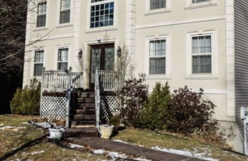 Rock Hill House | Mountain’s Majesty