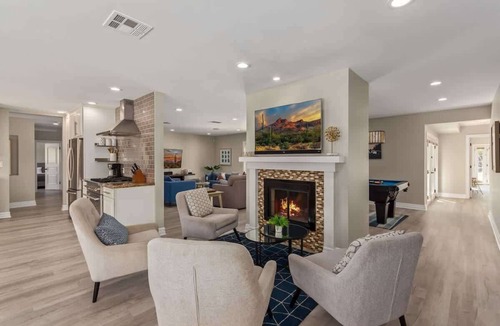 South Scottsdale House | Mountain Serenity-Pool-Putting Green-Pizza Oven