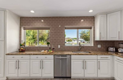 South Scottsdale House | Mountain Serenity-Pool-Putting Green-Pizza Oven
