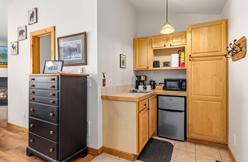 Estes Park Cabin | Mountain Shadows Resort