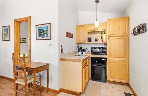 Estes Park Cabin | Mountain Shadows Resort
