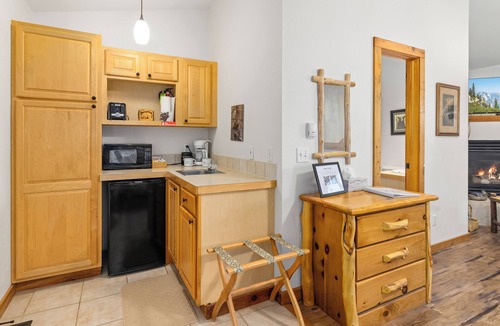 Estes Park Cabin | Mountain Shadows Resort