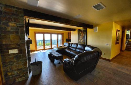 Foresthill House | Mountain Shadows Retreat