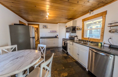 Kings Beach Ski Chalet | Mountain-side home base with fireplace, WiFi, full kitchen & patio with firepit