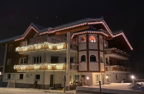 Saas Grund Apartment | Mountain Stay with Balcony