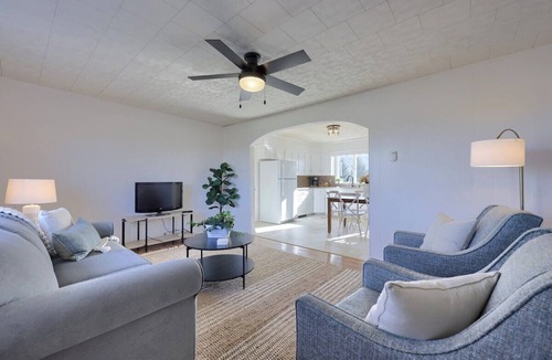 Loyalton House | Mountain Sunrise Retreat
