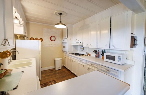Valley Head Cottage | Mountain & Sunset Views | Walk to Downtown Mentone