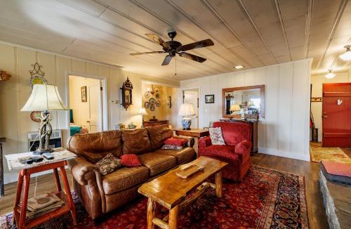 Valley Head House | Mountain & Sunset Views - Walk to Downtown Mentone