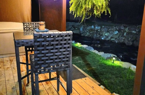 Flag Pond Apartment | Mountain Tiny Home on Bold Stream w Hot Tub!