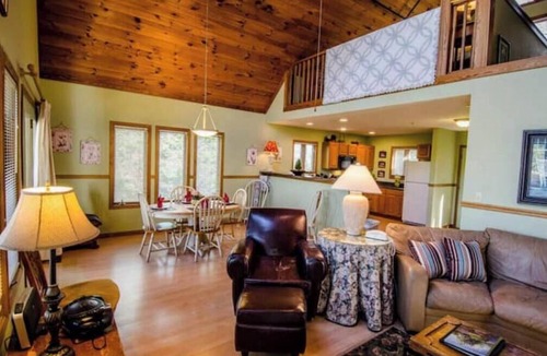 Skyland Cabin | Mountain to Sea trail access out your front door