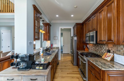 Altamont House | Mountain Top at Linville Falls: Amazing Views! Hot Tub! Pet Friendly! Near Linville Falls Winery!