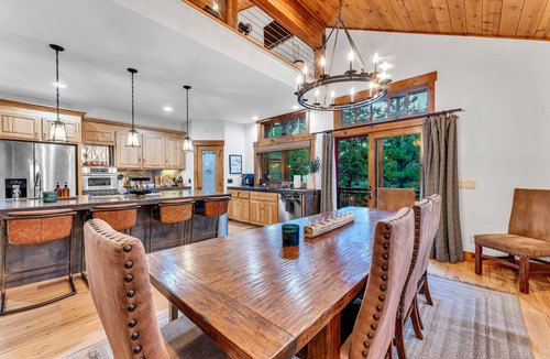 Pla-Vada Woodlands House | Mountain-Top Chalet Near Skiing with Hot Tub