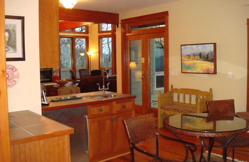 Roseland House | Mountain-Top Retreat w/3 Master BR,Expansive Desks and Panoramic Window Views