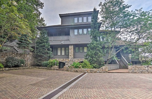 Boone Villa | Mountain top villa with chef's kitchen & panoramic deck