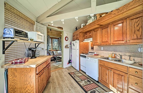 Beech Mountain Cottage | Mountain Treehouse: A Unique Hilltop Hideaway