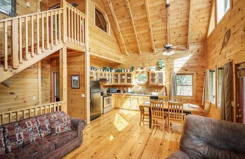 Thunder Mountain Cabin | Mountain Tyme, Hot Tub, Pool Table, Game Room, $560 FREE tickets each paid day!