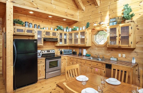 Thunder Mountain Cabin | Mountain Tyme, Hot Tub, Pool Table, Game Room, $560 FREE tickets each paid day!