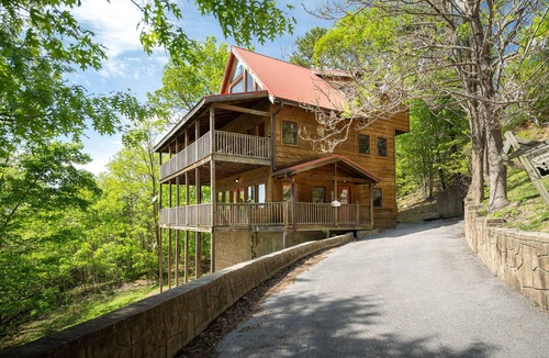 Thunder Mountain Cabin | Mountain Tyme, Hot Tub, Pool Table, Game Room, $560 FREE tickets each paid day!