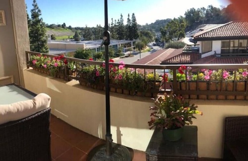 Rolling Hills Estates Apartment | Mountain View 2 Bdrm/2 Bath/Balcony/Elevator Bldg