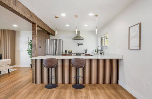 Olympus Cove House | Mountain & Valley Views - Private Hot Tub/Deck - Ski- Luxury 3BD/3BA