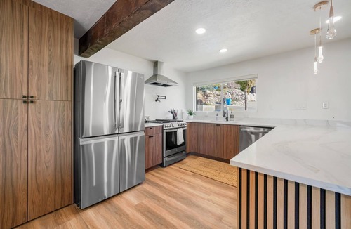 Olympus Cove House | Mountain & Valley Views - Private Hot Tub/Deck - Ski- Luxury 3BD/3BA