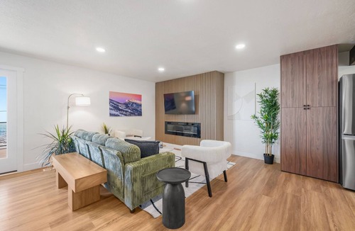 Olympus Cove House | Mountain & Valley Views - Private Hot Tub/Deck - Ski- Luxury 3BD/3BA