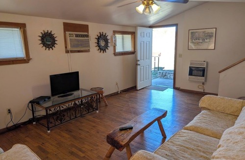 Davis Cabin | Mountain View 2 Bed Cabin