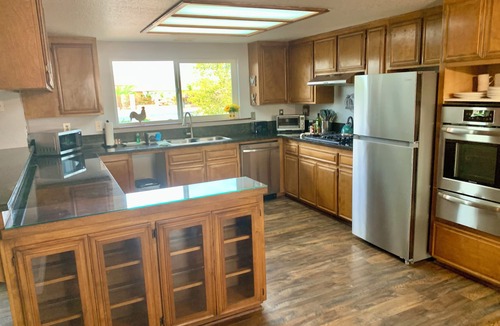 Hesperia House | 🌵 “Mountain View 2BR Country Home -Netflix – Spacious