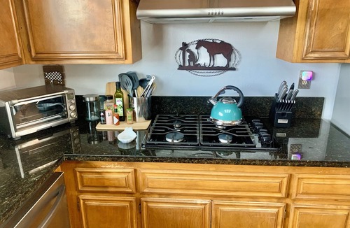Hesperia House | 🌵 “Mountain View 2BR Country Home -Netflix – Spacious