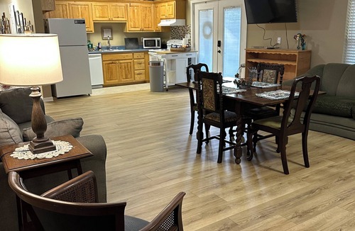 Silver Creek House | Mountain View 5 Queen Bedrooms WiFi FirePit BBQ