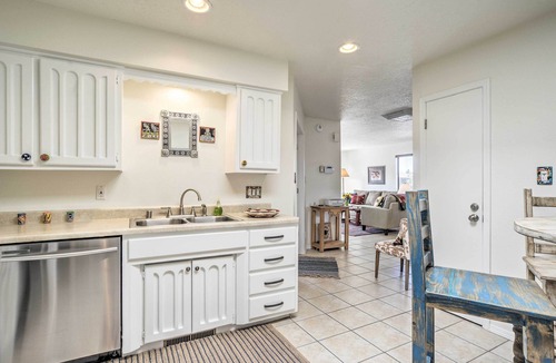 Northeast Heights House | Mountain-View Albuquerque Townhome w/Patio!