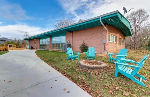 Copperhill House | Mountain View and Fire Pit Modern Copperhill Home