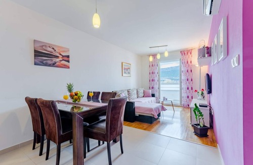 Vranjic Apartment | MOUNTAIN VIEW APARTMENT