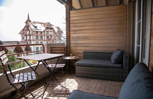 Goldiwil Apartment | Mountain View Attic Apartment Goldiwil with Balcony & Parking