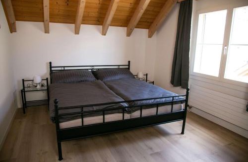 Goldiwil Apartment | Mountain View Attic Apartment Goldiwil with Balcony & Parking