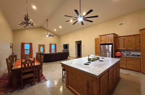 Indiahoma Cabin | Mountain View Barndominium Hot Tub Retreat – Secluded Luxury Stay Near Elk Mountain, Charon’s Garden, Lakes & Top Refuge Trails