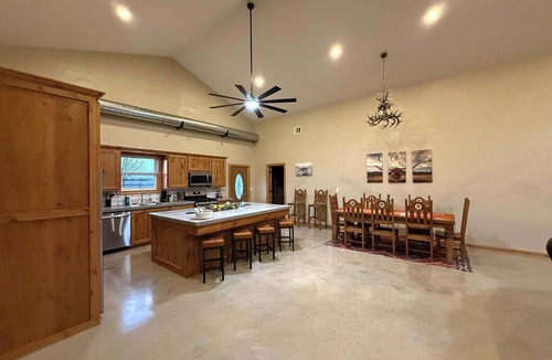 Indiahoma Cabin | Mountain View Barndominium Hot Tub Retreat – Secluded Luxury Stay Near Elk Mountain, Charon’s Garden, Lakes & Top Refuge Trails