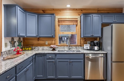 Wolf Laurel Cabin | Mountain View Cabin/Hot Tub/Game Room/Hatley Pointe Ski Partner