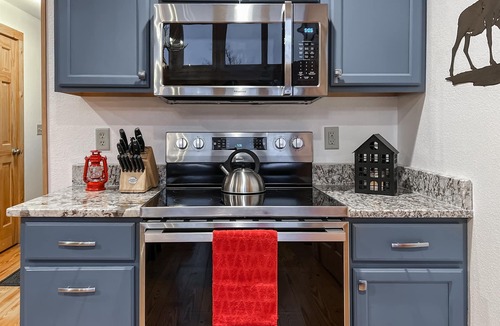 Wolf Laurel Cabin | Mountain View Cabin/Hot Tub/Game Room/Hatley Pointe Ski Partner