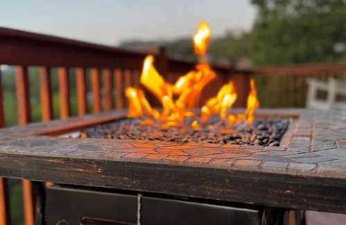 Wolf Laurel Cabin | Mountain View Cabin/Hot Tub/Game Room/Hatley Pointe Ski Partner